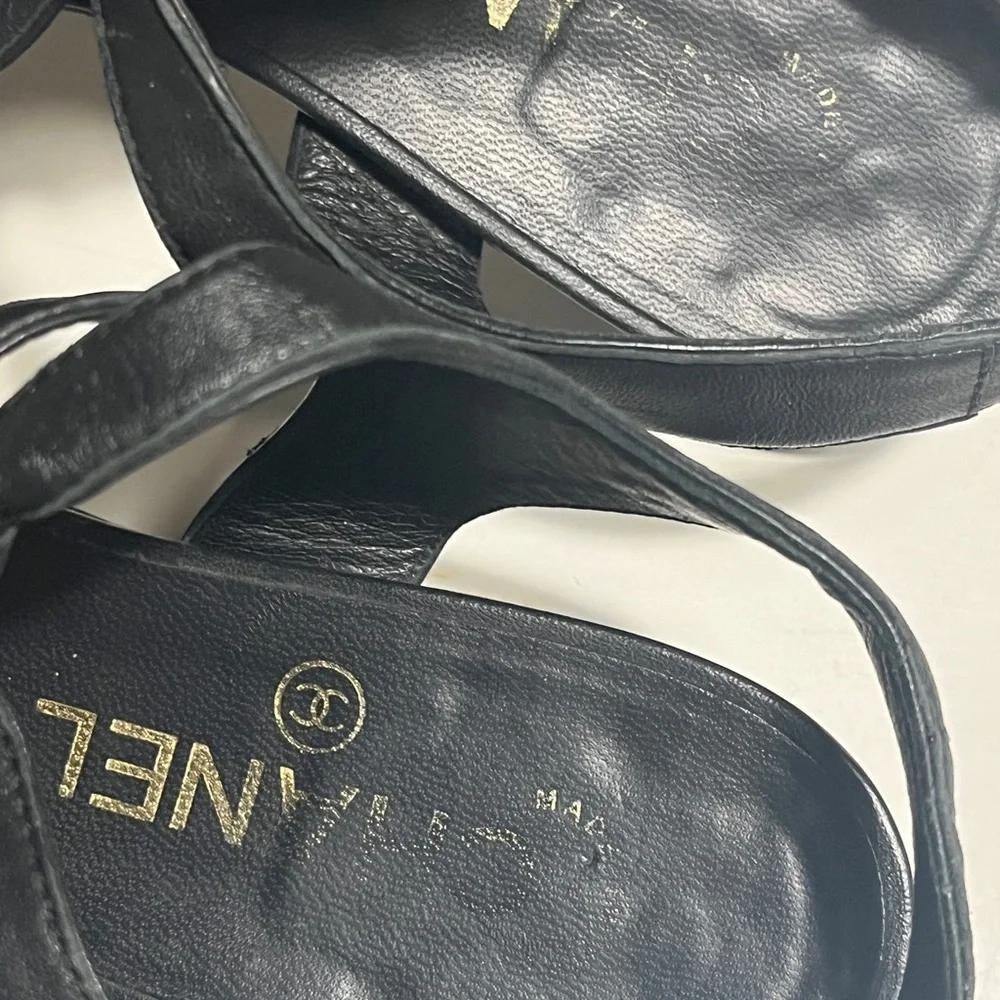 Sold Taking offers! CHANEL Black Knot-Detail Slingback Sandals